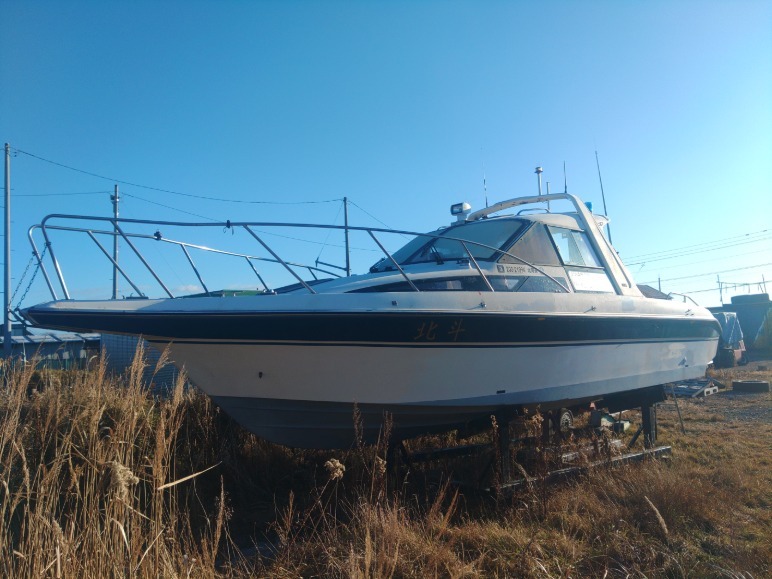 北海道発☆ＦＲー２６　船体のみ　美艇　キャビンドア付　トイレ生簀装備　室内土禁仕様　船検令和１０年２月☆格安売切　運搬可　_画像1