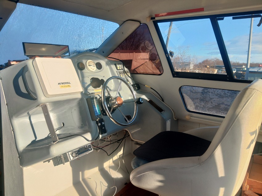 北海道発☆ＦＲー２６　船体のみ　美艇　キャビンドア付　トイレ生簀装備　室内土禁仕様　船検令和１０年２月☆格安売切　運搬可　_画像6