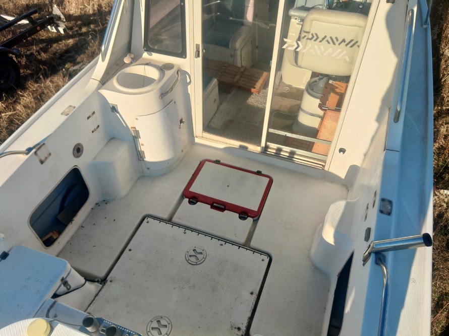 北海道発☆ＦＲー２６　船体のみ　美艇　キャビンドア付　トイレ生簀装備　室内土禁仕様　船検令和１０年２月☆格安売切　運搬可　_画像5