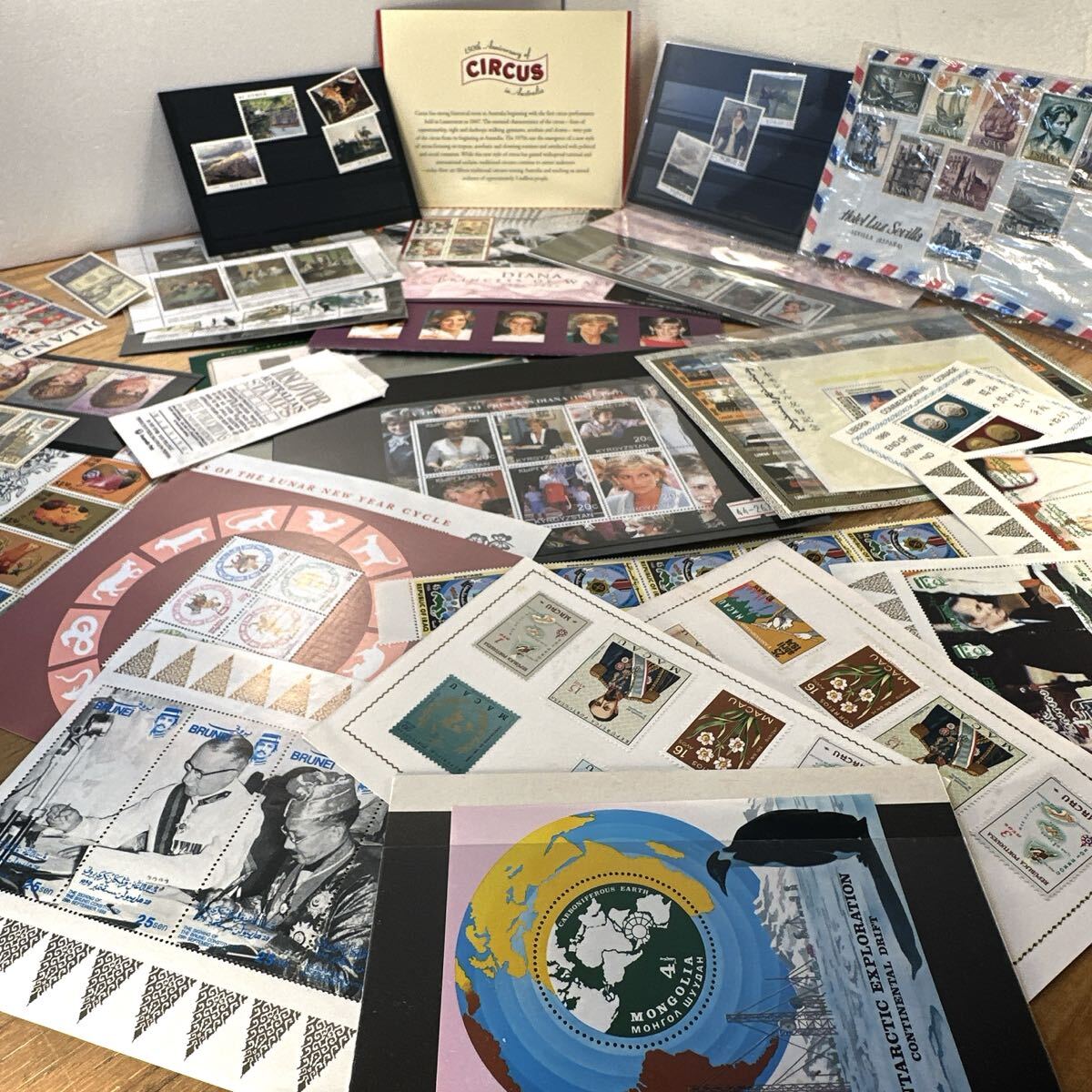  зарубежный марка бумага . приклеивание имеется марка есть различный . суммировать 