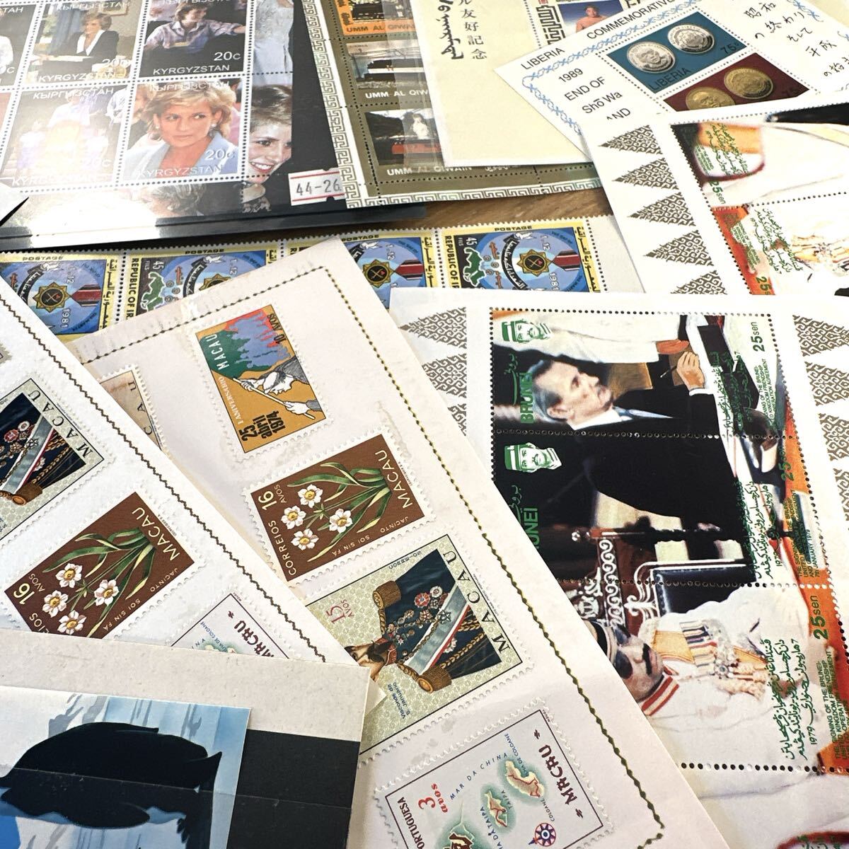  зарубежный марка бумага . приклеивание имеется марка есть различный . суммировать 