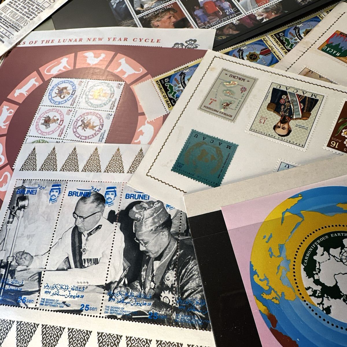  зарубежный марка бумага . приклеивание имеется марка есть различный . суммировать 