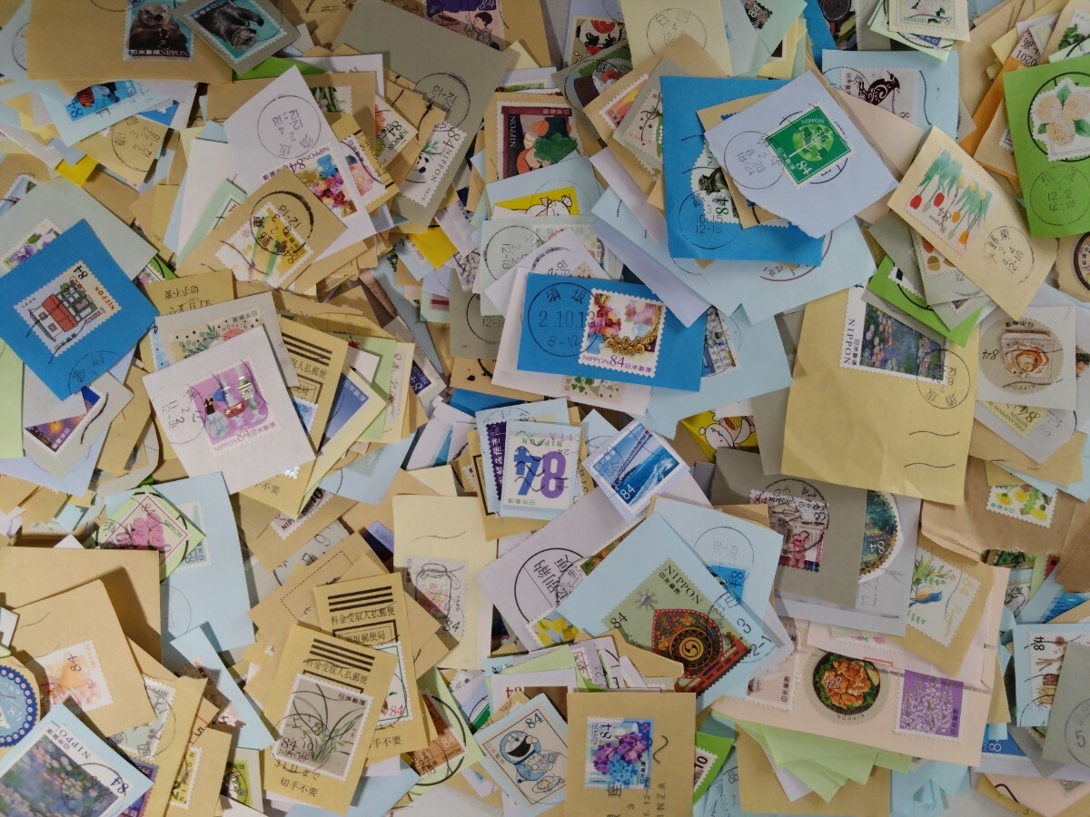 ８４円特殊切手 使用済み 紙付き ８３０g以上_画像1