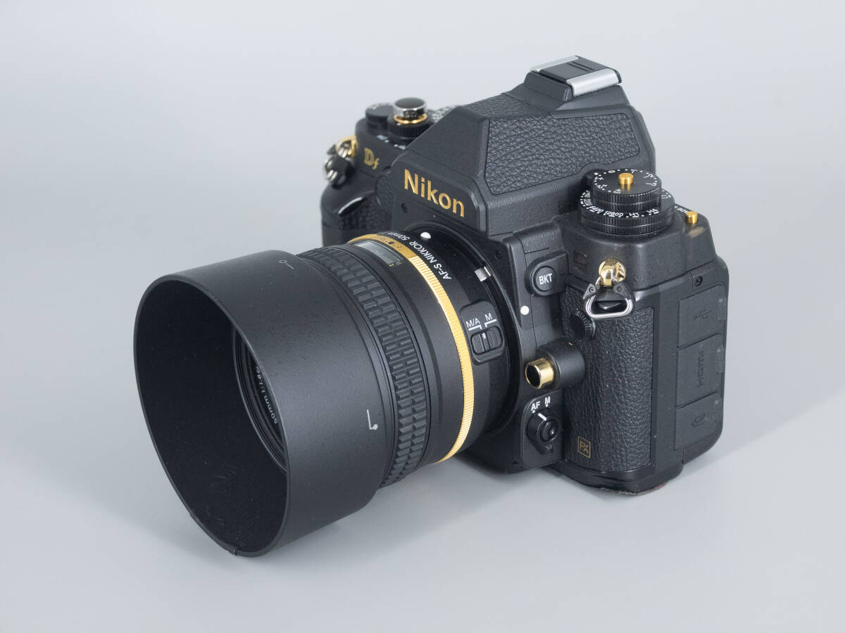 新同 【 NIKON Df Special Gold Edition Set 】付属品全揃・シャッター僅か2400回_画像2