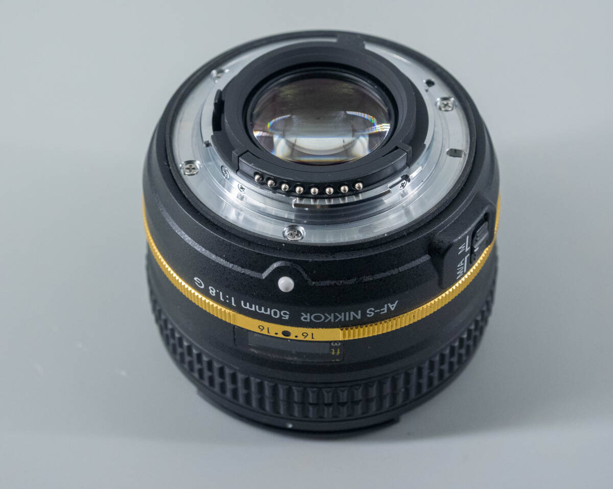 新同 【 NIKON Df Special Gold Edition Set 】付属品全揃・シャッター僅か2400回_画像9