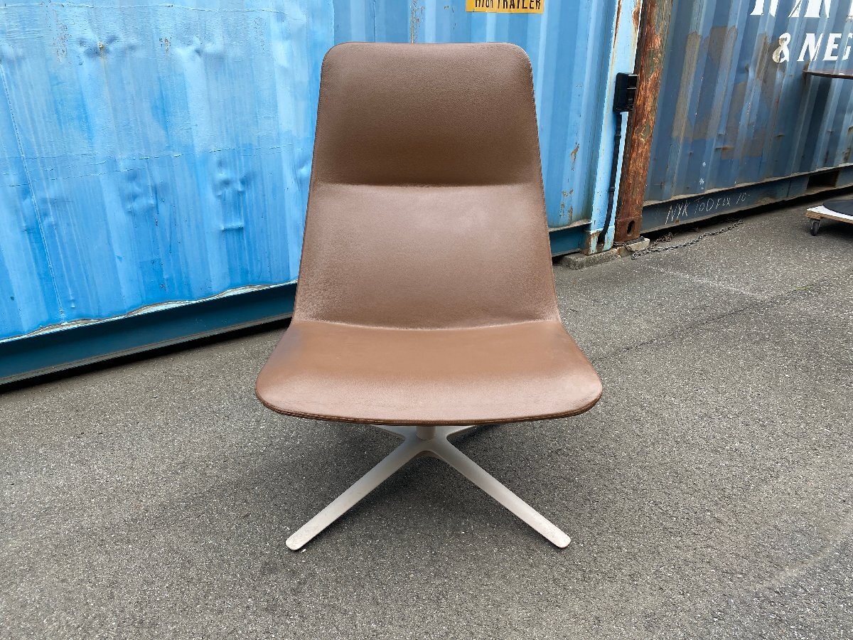 カッシーナ ALIAS スリムラウンジチェア 受注輸入品 817 ハイバックアームレス レザー 新品価格55万円 中古品 直接引き取り大歓迎_画像2