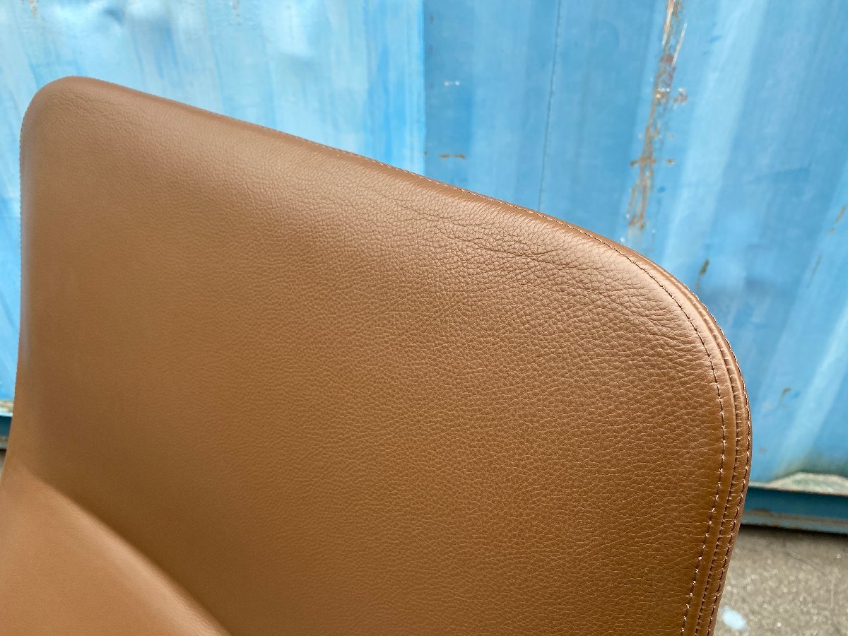 カッシーナ ALIAS スリムラウンジチェア 受注輸入品 817 ハイバックアームレス レザー 新品価格55万円 中古品 直接引き取り大歓迎_画像3
