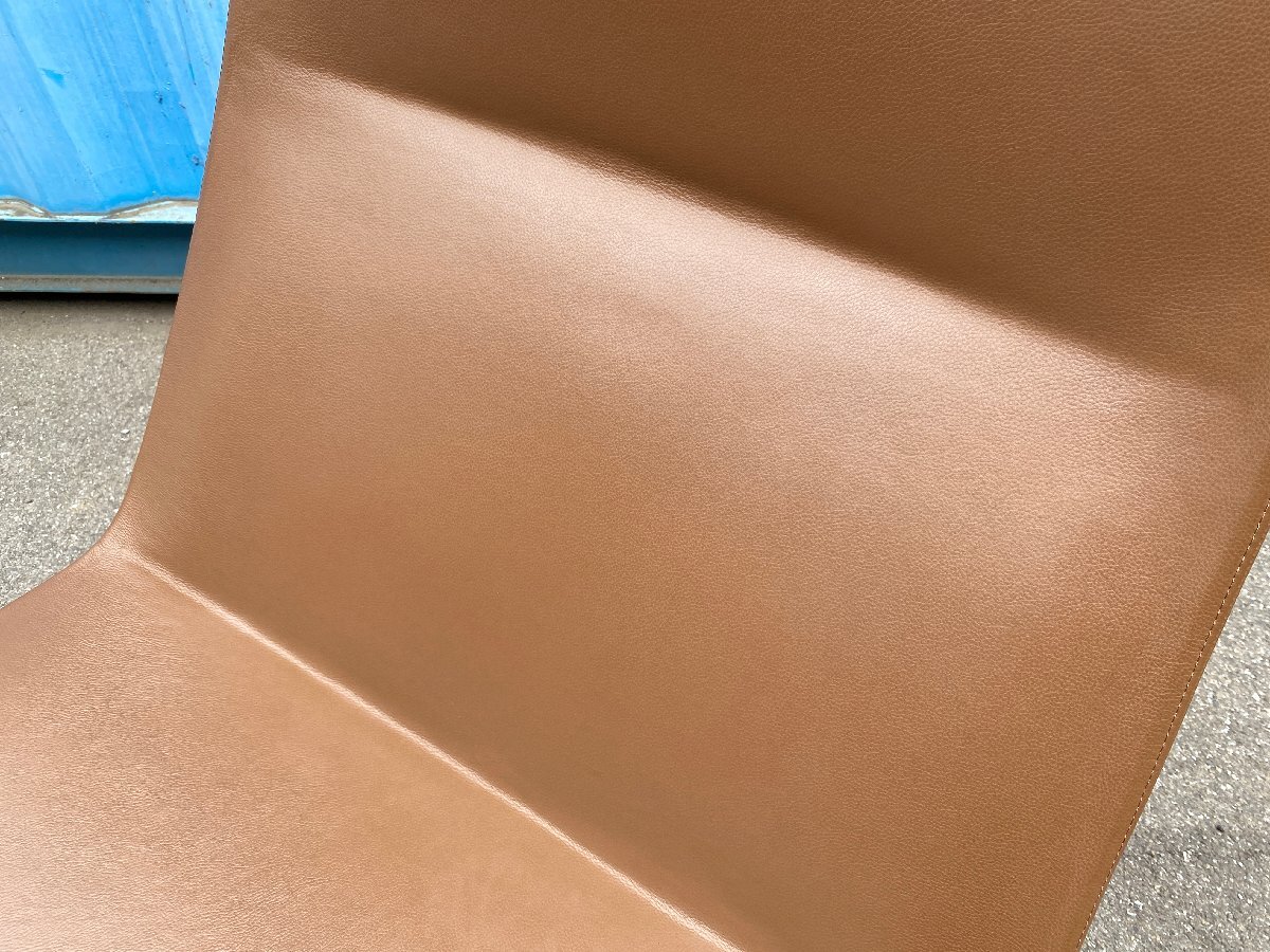 カッシーナ ALIAS スリムラウンジチェア 受注輸入品 817 ハイバックアームレス レザー 新品価格55万円 中古品 直接引き取り大歓迎_画像4