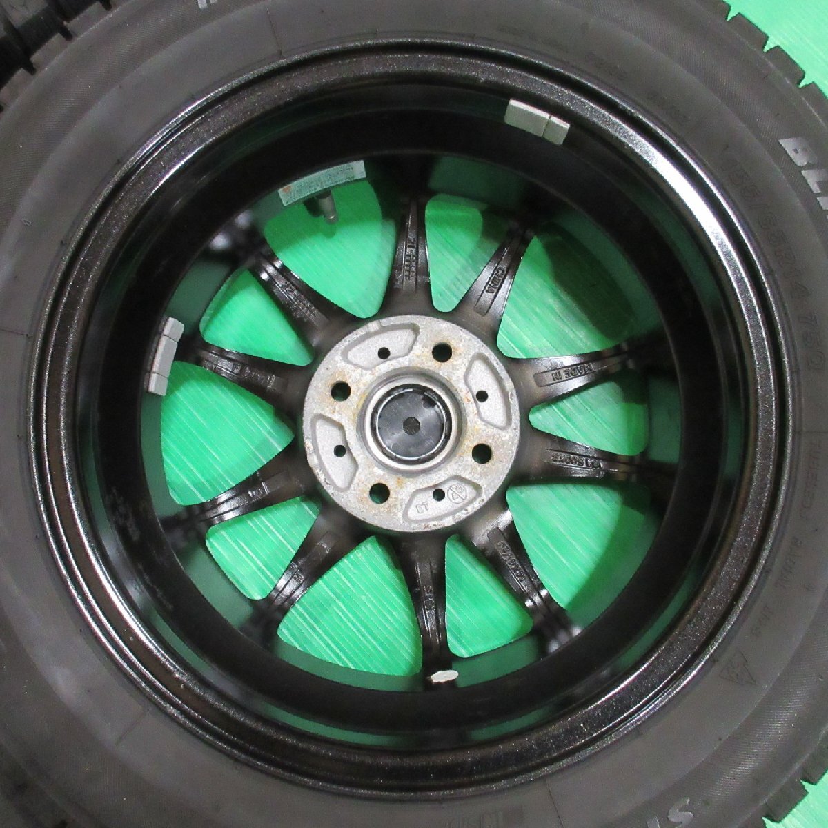 良品 デイズ 155/65R14 2022年バリ山スタッドレス 85-90%山 BRIDGESTONE VRX3 4本 4穴PCD100 +45 ムーヴ タント スペーシア N-BOX 中古新潟_画像4