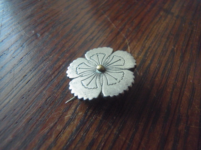 校章　戦前の高等女学校　なでしこ　高女　徽章 記章 ピンバッジ ピンズ　珍品 稀少品_画像1