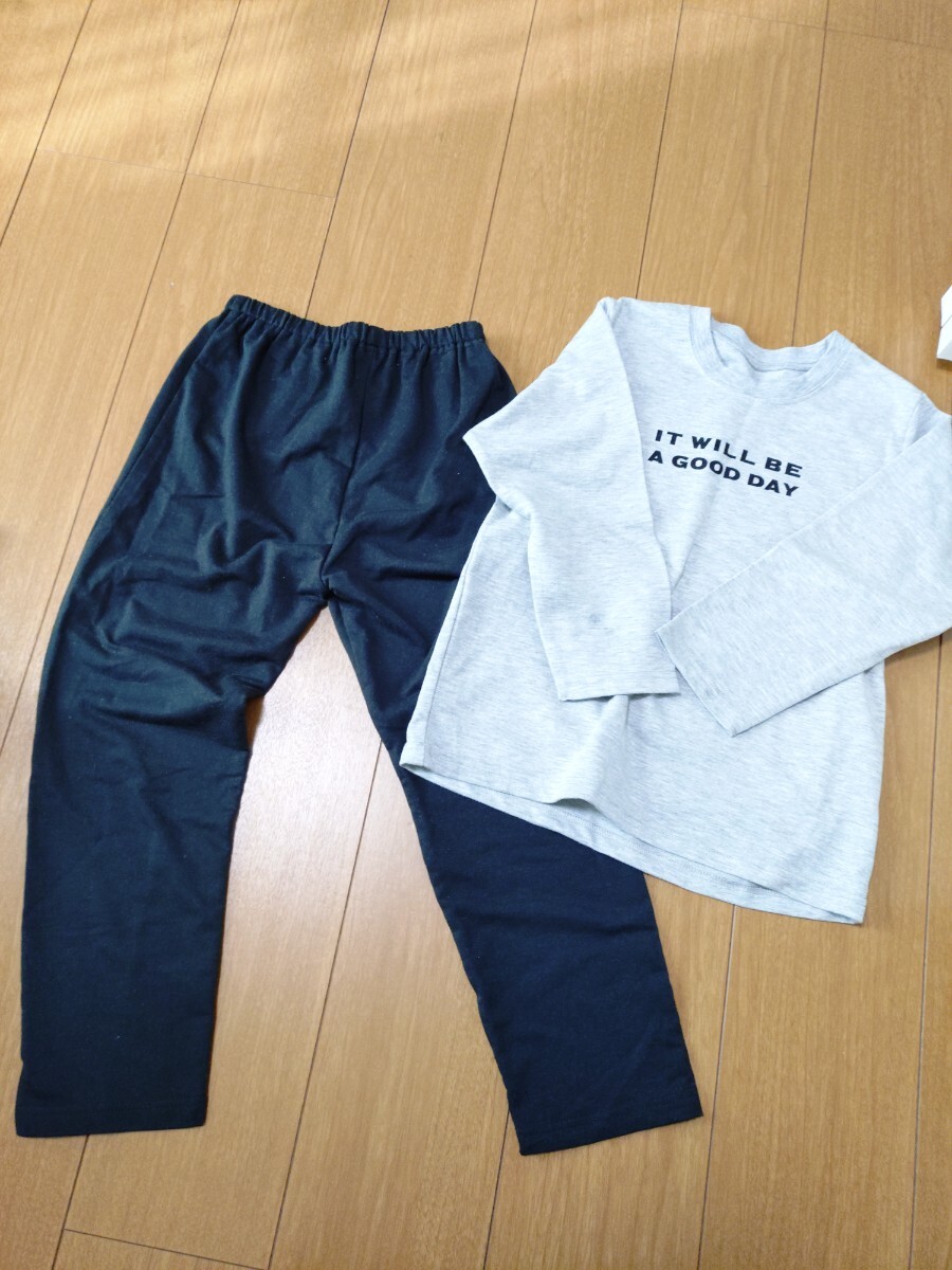 西松屋　新品未使用　長袖　パジャマ　グレー長袖　黒長ズボン　IT WILL BE A GOOD DAY　長袖パジャマセット　130　男女兼用　　_画像1