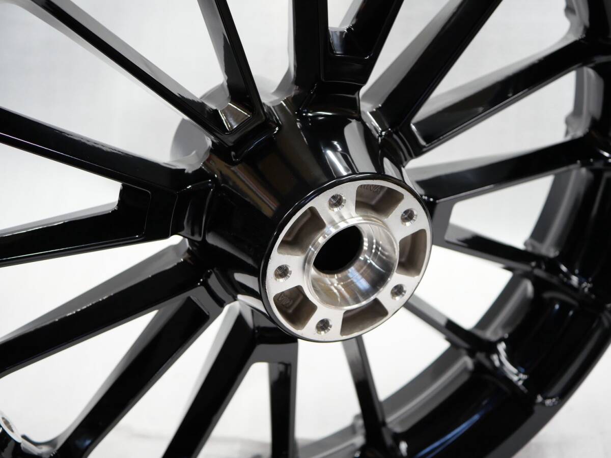 t15 新品! ハーレーダビッドソン 純正 オプション Roulette ホイール フロント リア 3本セット トライク FLHTCUTG FLRT FLTRT 3輪_画像6