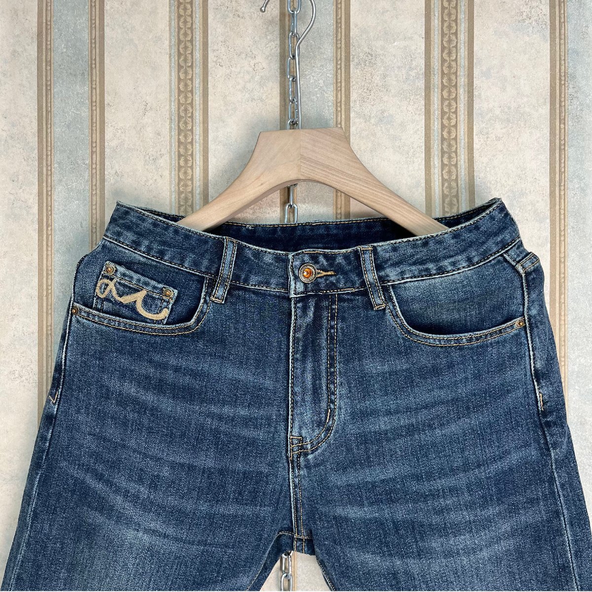 定番 定価4万 FRANKLIN MUSK・アメリカ・ニューヨーク発 デニムパンツ 上質 ソフト ヴィンテージ加工 刺繍 気品 スリム ジーンズ サイズ29_画像3