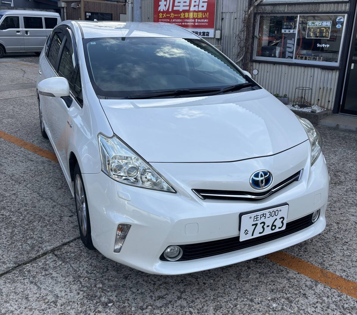 プリウスアルファー　Gチューンブラック　バイフューエル公認車両_画像1