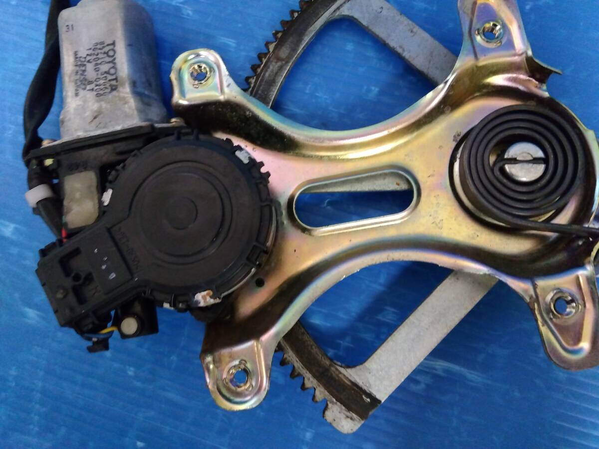 トヨタ　セルシオ　UCF21外し　フロント右運転席側　ドアパワーウィンドウモーター レギュレーター　動作確認済_画像5