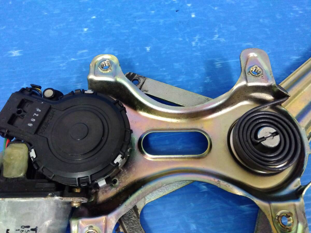 トヨタ　セルシオ　UCF21外し　左フロント　ドアパワーウィンドウモーター レギュレーター_画像4
