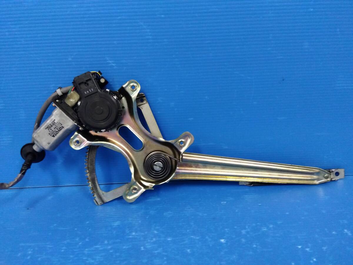 トヨタ　セルシオ　UCF21外し　左フロント　ドアパワーウィンドウモーター レギュレーター_画像3