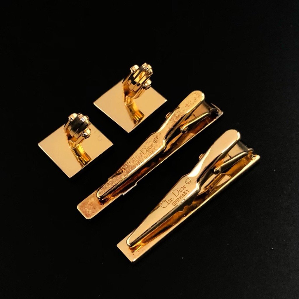 Christian Dior Christian Dior YVES SAINT LAURENT Yves Saint-Laurent запонки булавка для галстука 6 позиций комплект Gold серебряный коробка максимальное снижение нет 