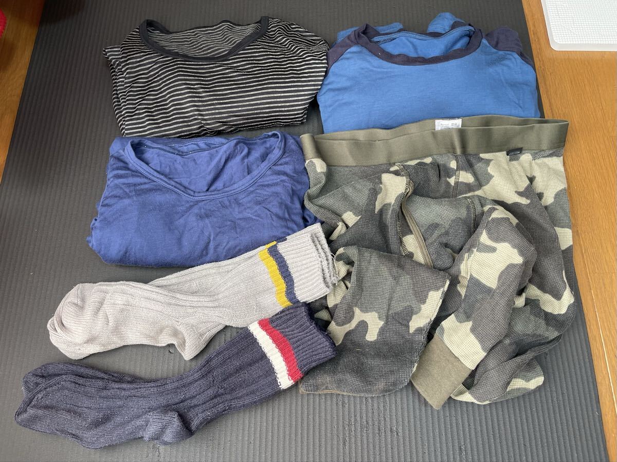 ユニクロ (UNIQLO) ヒートテック 長袖シャツ3枚とロングタイツ1枚と靴下2足のセット Men's XLサイズ 中古_画像1