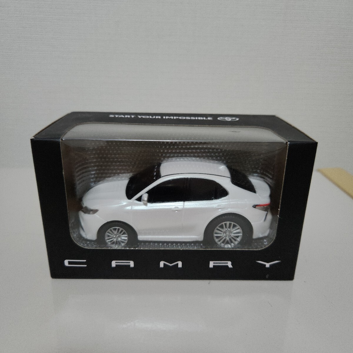 希少！非売品！トヨタカムリ WS 後期 プラチナホワイトパールマイカ カラーサンプル プルバック ミニカー_画像1