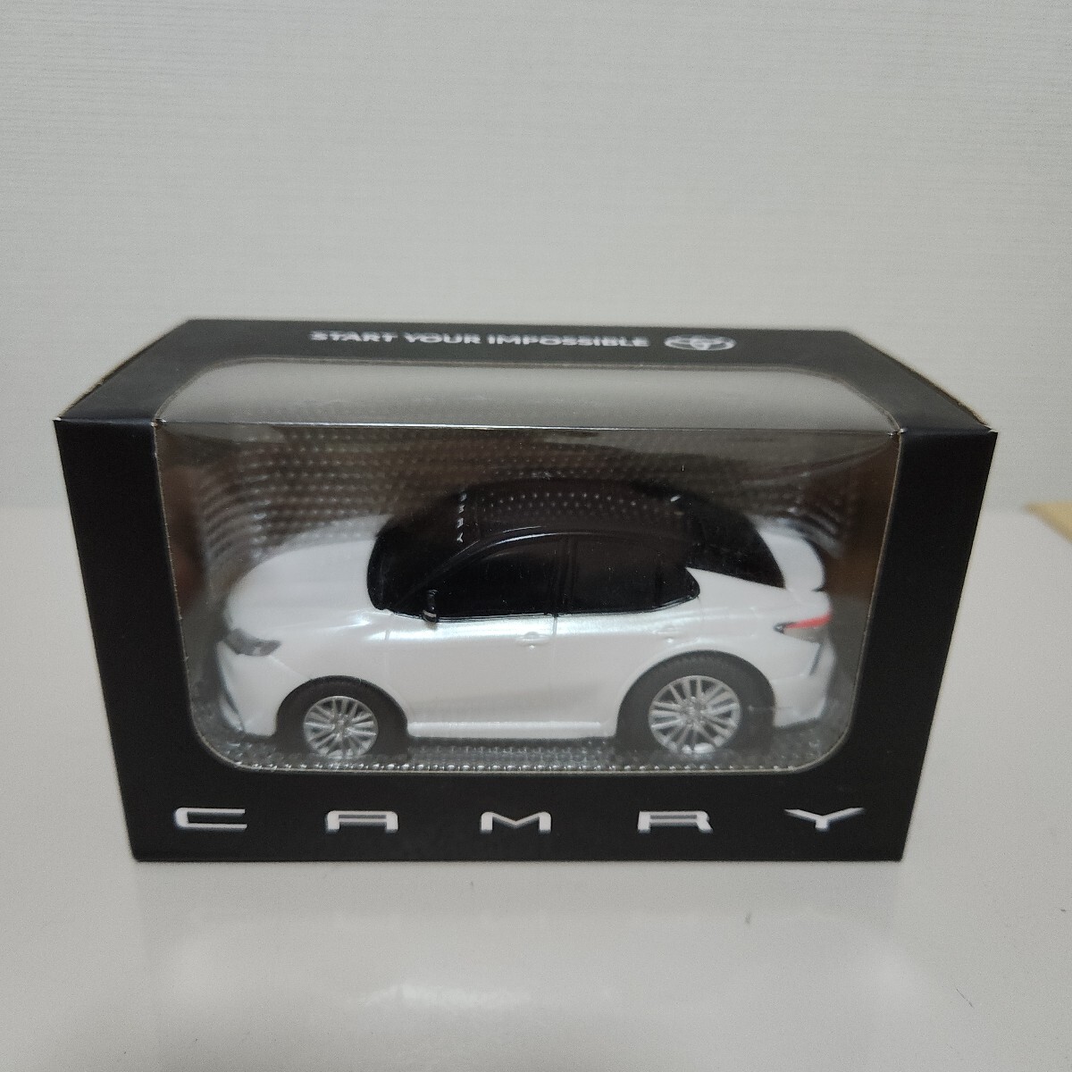 希少！非売品！トヨタカムリWS 後期 プラチナホワイトパールマイカ アティチュードブラック ツートン カラーサンプル プルバックミニカー②_画像1