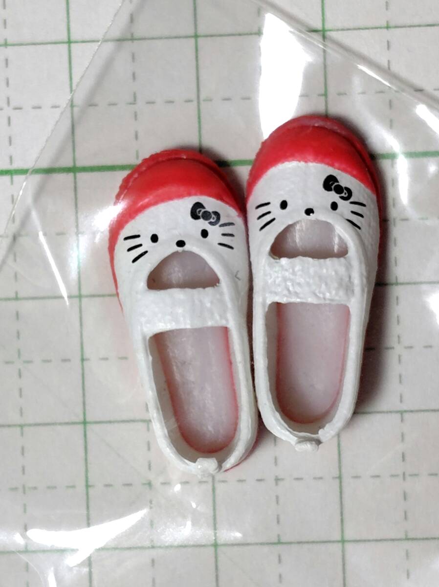 キティちゃん柄の上履き リーメント? ミニチュア_画像2