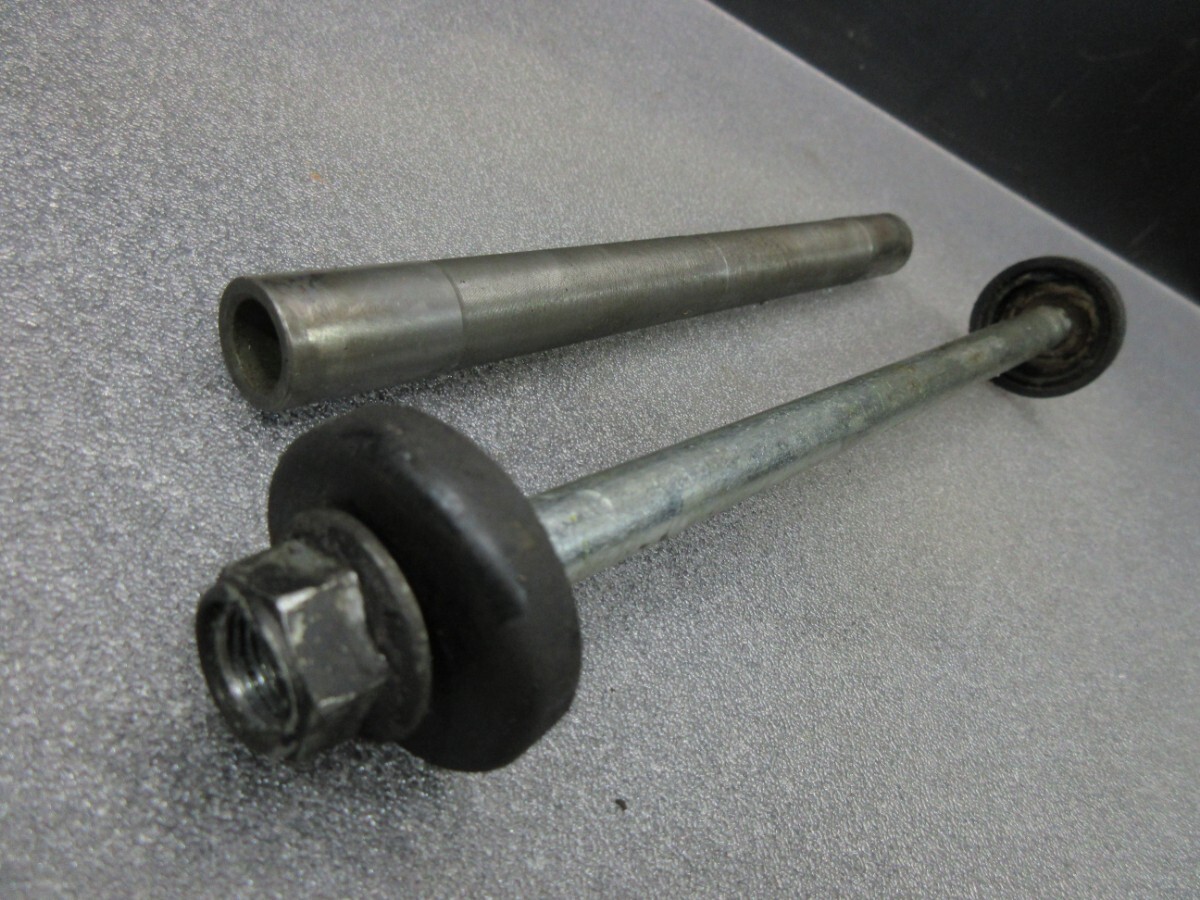 【D1505】ホンダ TLR200 ピボットシャフト スイングアーム前シャフト 美品!!【茨城発】MD09/同梱多いほど送料お得!! tl125 jd06_画像3