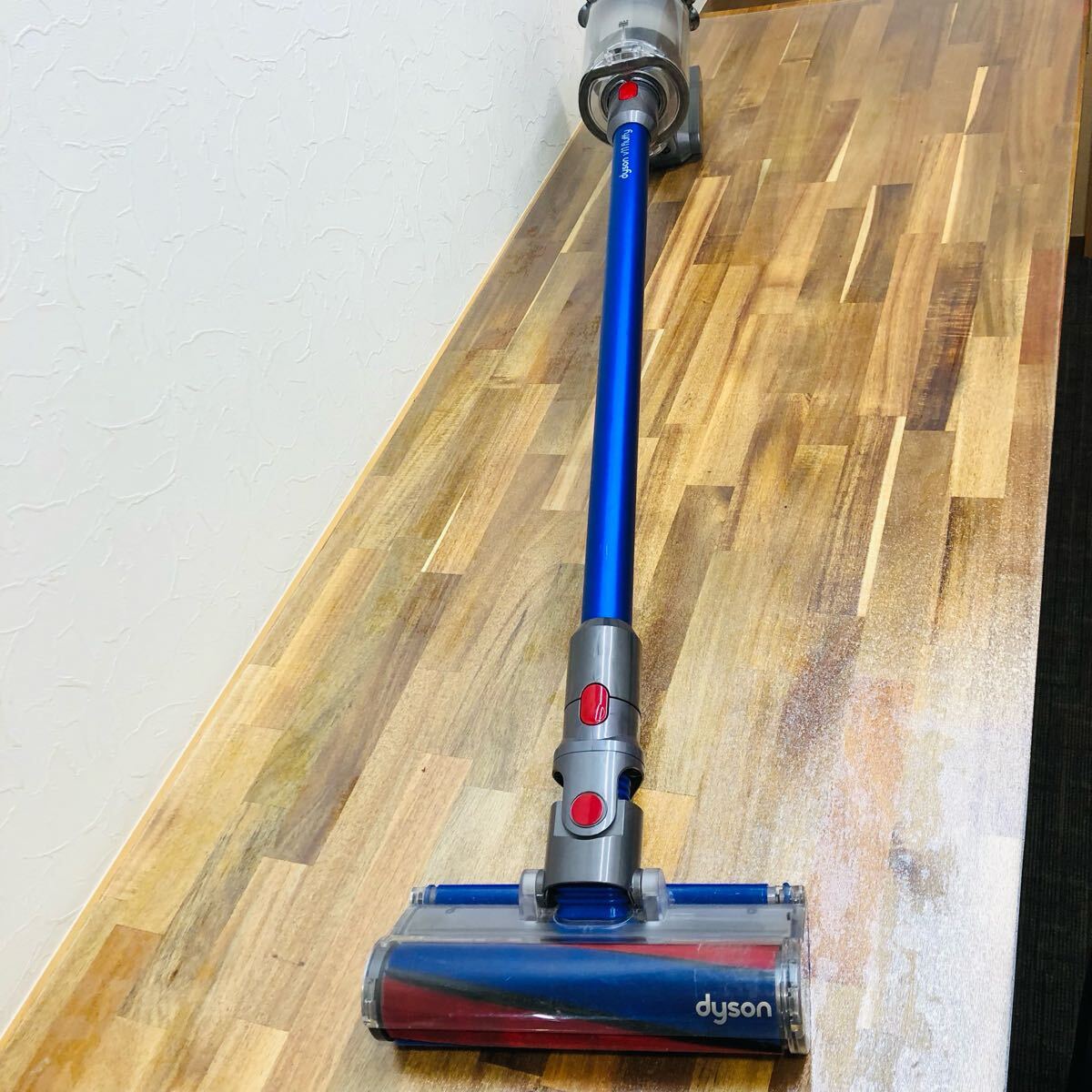 ☆ AA-0918く160 dyson スティッククリーナー 掃除機 V11 fluffy ダイソン ☆_画像1