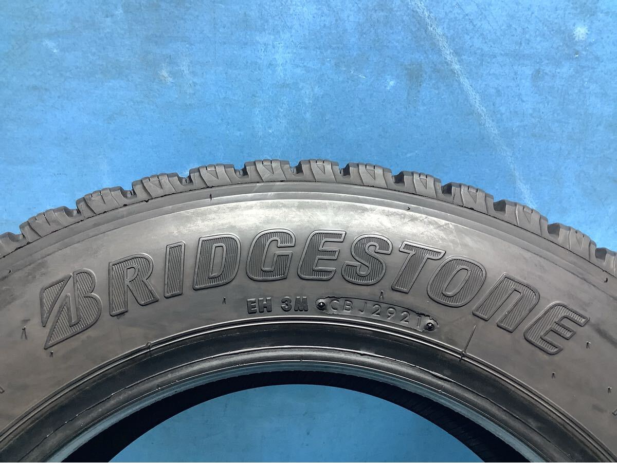 205/65R16 109/107L LT 2021年製　　 ブリヂストン BLIZZAK W979 中古タイヤ２本　　205/65/16 スタットレスタイヤ　　_画像5