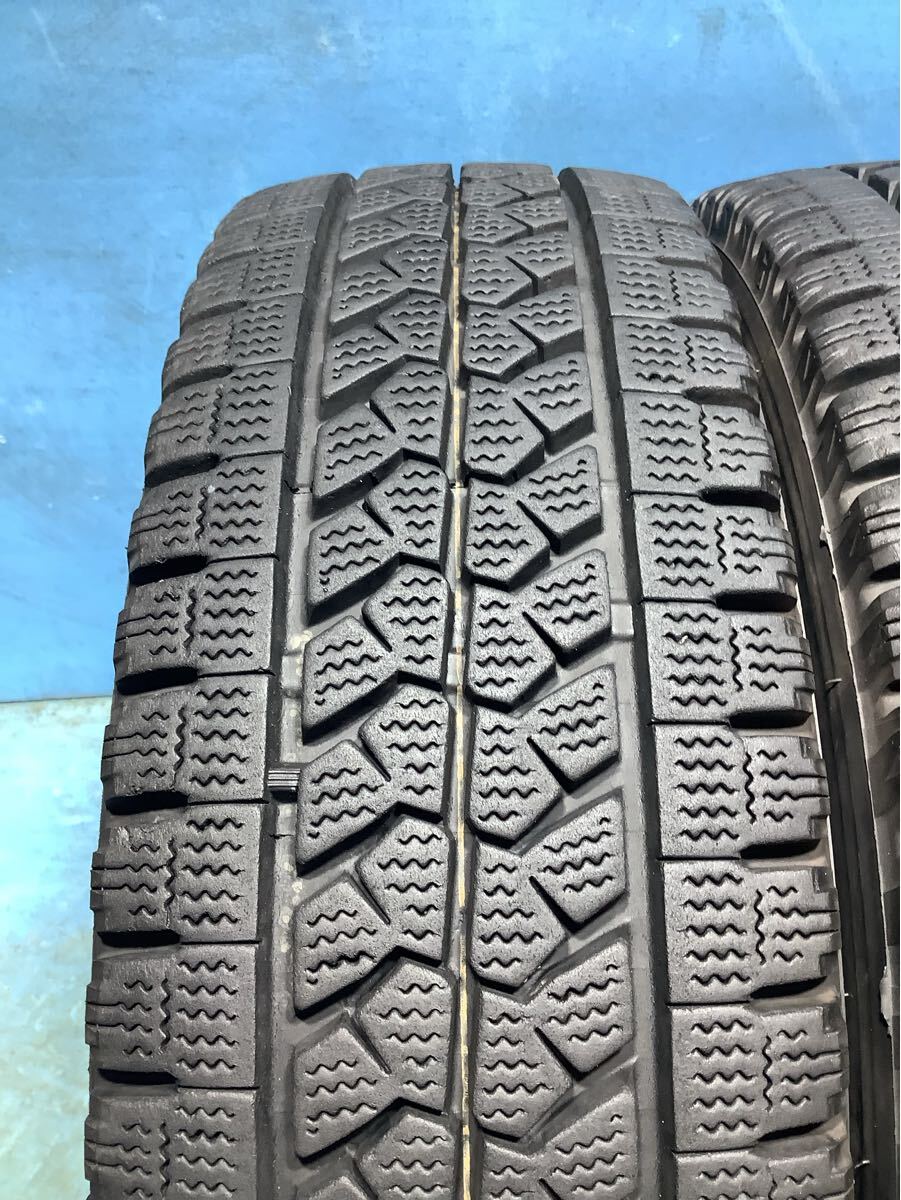 205/65R16 109/107L LT 2021年製　　 ブリヂストン BLIZZAK W979 中古タイヤ２本　　205/65/16 スタットレスタイヤ　　_画像2