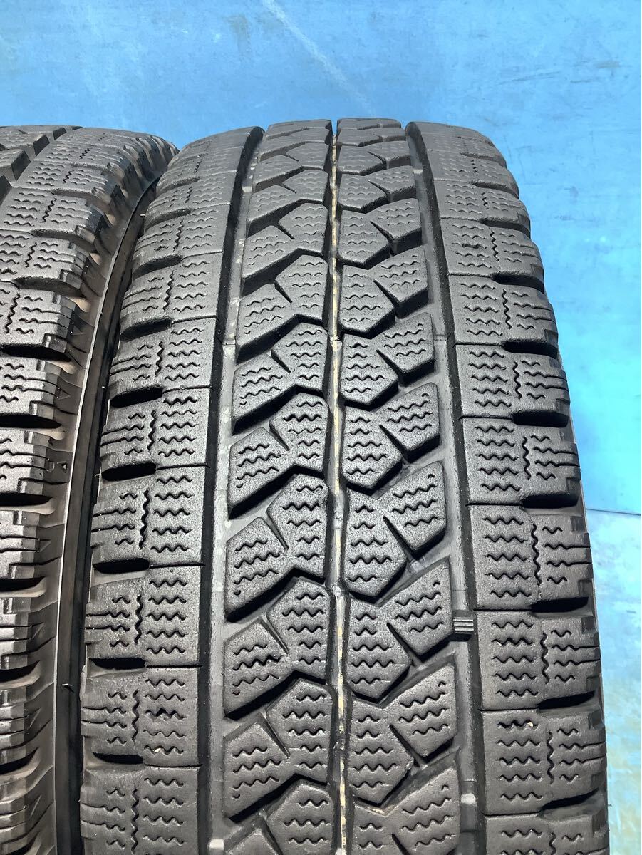 205/65R16 109/107L LT 2021年製　　 ブリヂストン BLIZZAK W979 中古タイヤ２本　　205/65/16 スタットレスタイヤ　　_画像3