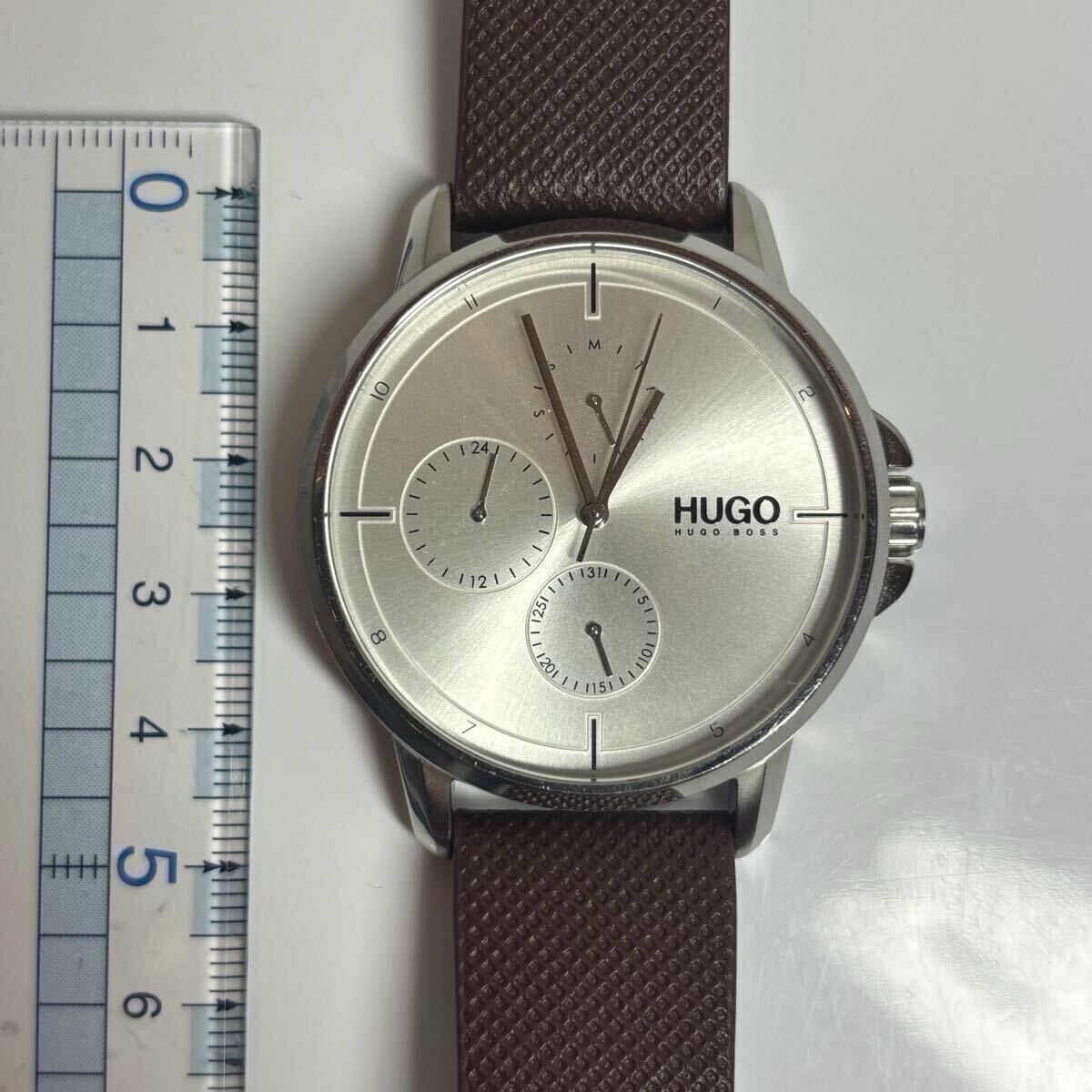 【稼働】【used】 HUGO BOSS ヒューゴボス HU.338.1.14.3130 FOCUS 腕時計 クロノグラフ レザーベルト 新品電池交換済 クォーツ _画像10