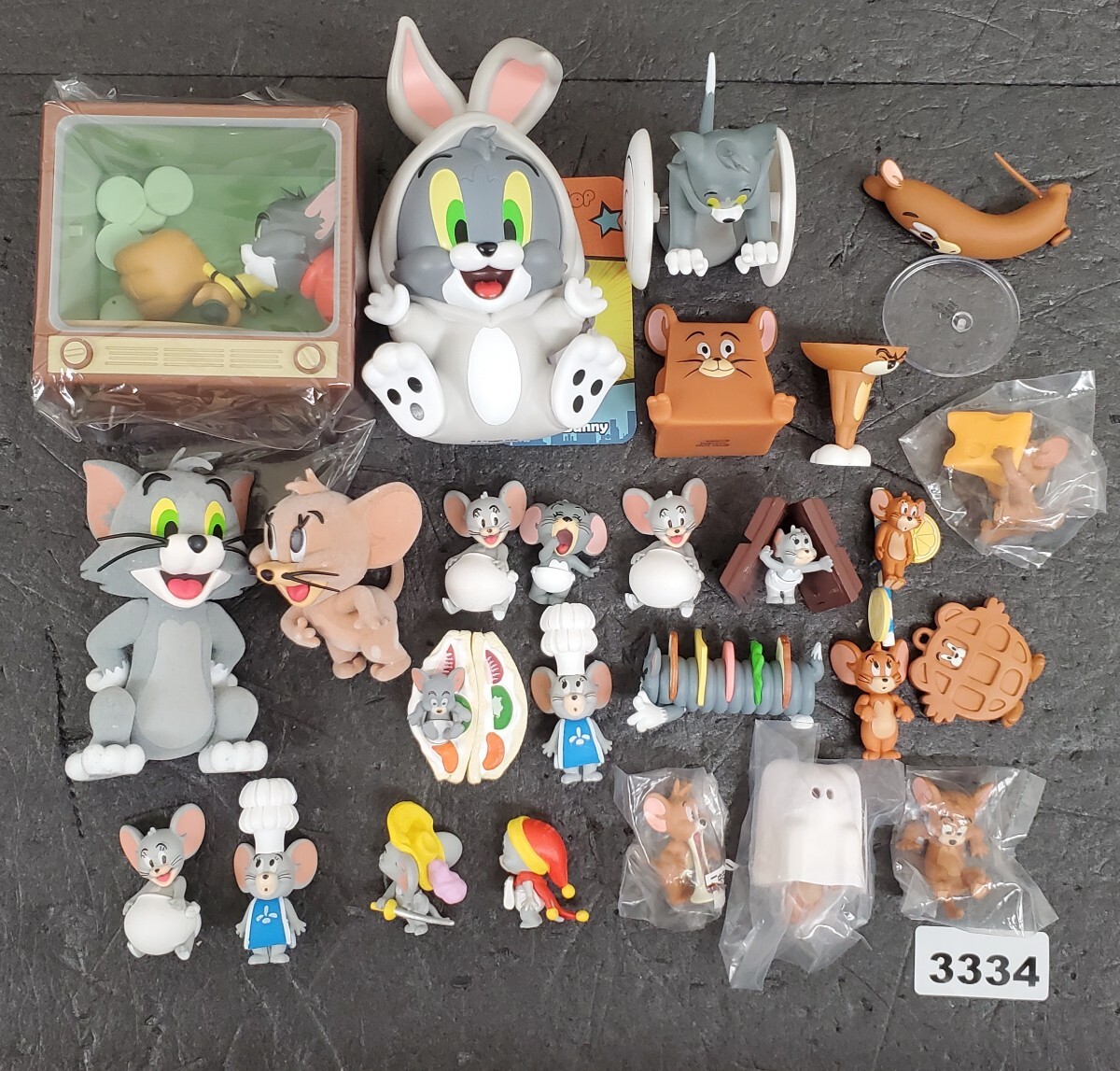3334 Tom and Jerry фигурка суммировать комплект мини фигурка tom& gachapon ga коричневый комплект fancy серия смешанные товары комплект 