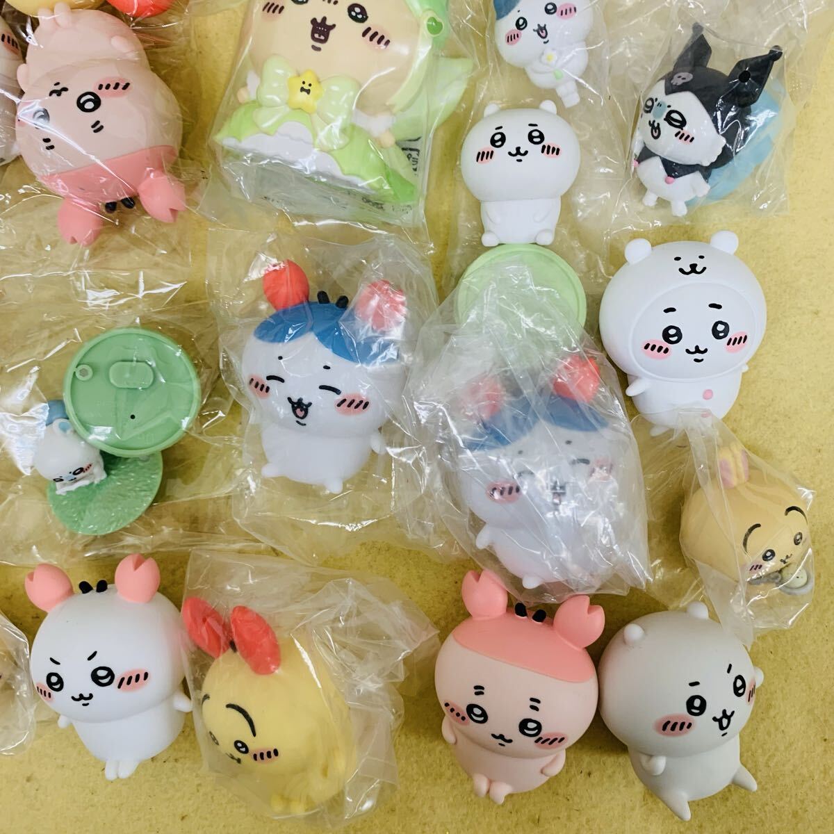 2718 ちいかわ バンダイ ガチャガチャ ソフビ フィギュア ちいかわフレンズ スクィーズ くじ くりまんじゅう ハチワレ サンリオコラボ_画像5