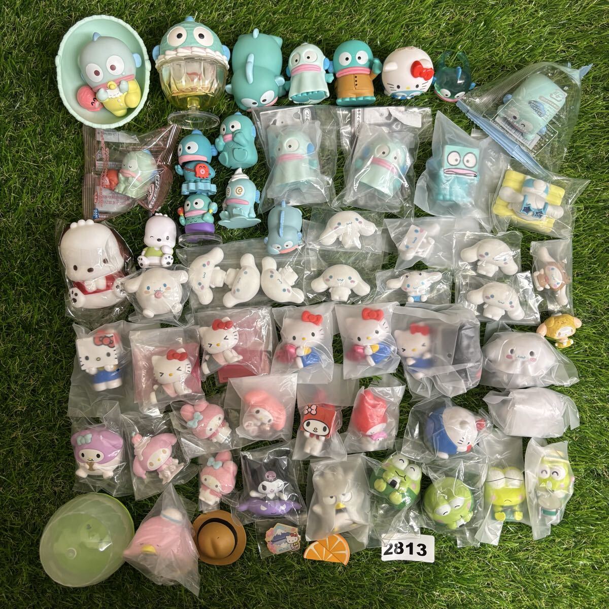 2813　サンリオ グッズ まとめ売り セット フィギュア マスコット ソフビ シナモロール ハンギョドン マイメロディ ハローキティ クロミ 他_画像1