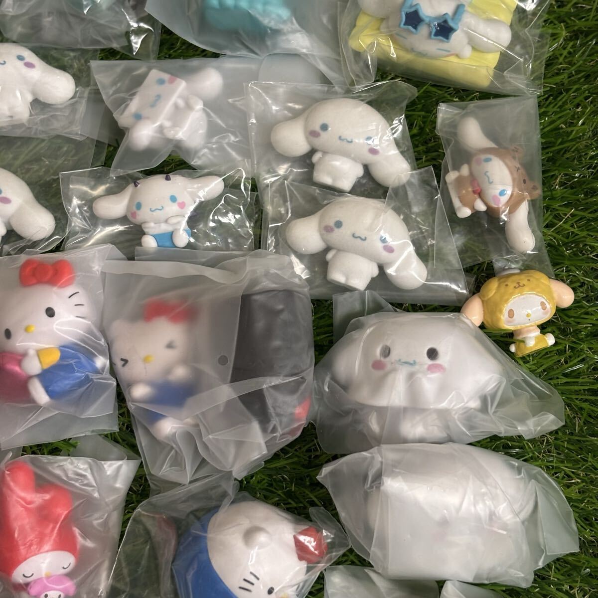 2813　サンリオ グッズ まとめ売り セット フィギュア マスコット ソフビ シナモロール ハンギョドン マイメロディ ハローキティ クロミ 他_画像5