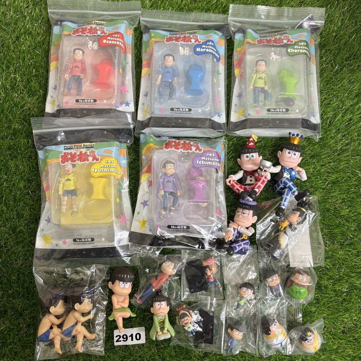 2910　おそ松さん グッズ まとめ売り セット フィギュア おそ松 カラ松 チョロ松 十四松 一松 トド松 松にも衣装 ヌードルのっけ松 他_画像1