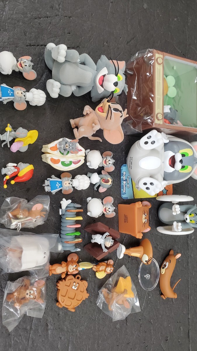 3334 Tom and Jerry фигурка суммировать комплект мини фигурка tom& gachapon ga коричневый комплект fancy серия смешанные товары комплект 