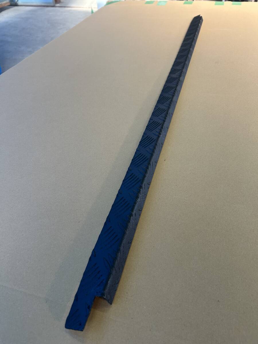 新型 トライトン テールゲートプロテクター リアバンパーステップガード セット売り 黒チッピング塗装 ワイルド_画像5