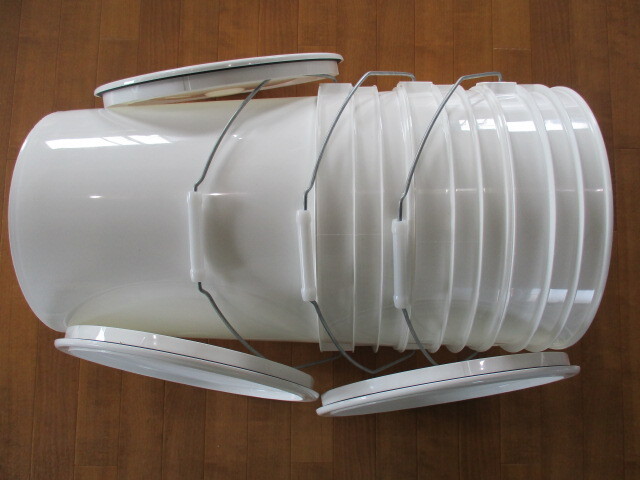 ◇USED　プラ製ペール缶No,3　バケツ　２０Ｌ　ホワイト３個蓋３枚のセット　ハンドル付　スタッキング　洗車　ＤＩＹ　中古　送料込_画像7