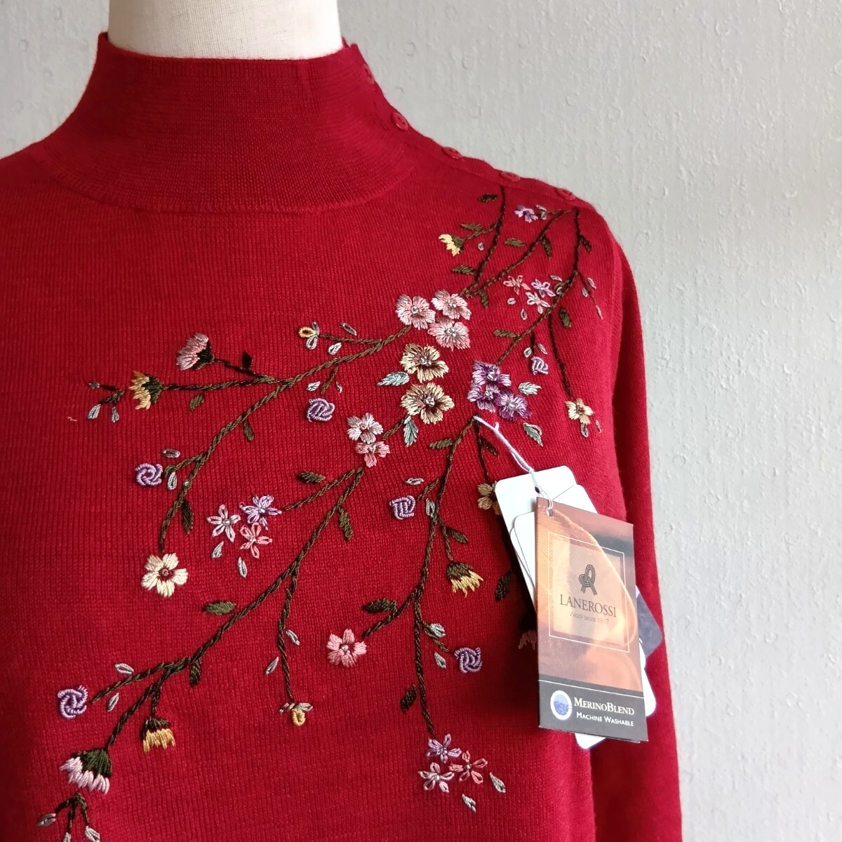 【タグ付き未使用】ビーズ刺繍ニット 花 ボタン ウール混 ハイネック M〜L 赤_画像6