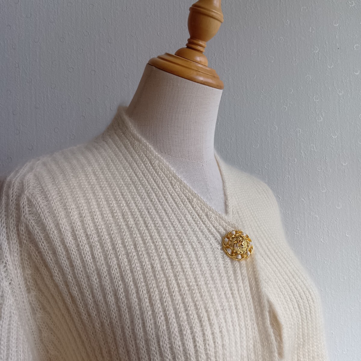 銀座 WAKO　ニットカーディガン　金ボタン　ウール　絹_画像5