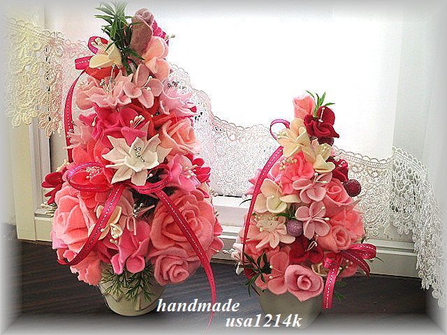 フェルトお花たち♪ツリー2点セット♪ピンク×ピンク♪お花のクリスマスツリー♪卓上ツリー♪薔薇＆ガーベラ♪ハンドメイド♪高さ27cm_画像1