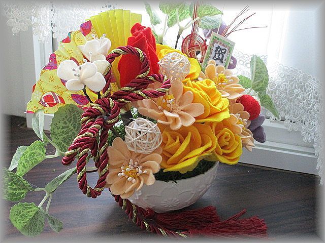 艶やか黄色薔薇&チューリップ♪お正月置物お花飾り♪ハンドメイド♪フェルトで作ったお花たち♪お正月飾り♪_画像3