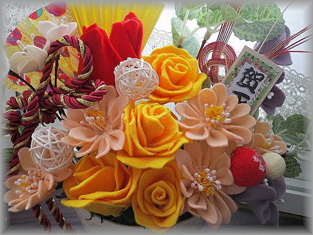 艶やか黄色薔薇&チューリップ♪お正月置物お花飾り♪ハンドメイド♪フェルトで作ったお花たち♪お正月飾り♪_画像4