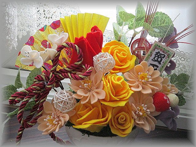 艶やか黄色薔薇&チューリップ♪お正月置物お花飾り♪ハンドメイド♪フェルトで作ったお花たち♪お正月飾り♪_画像10