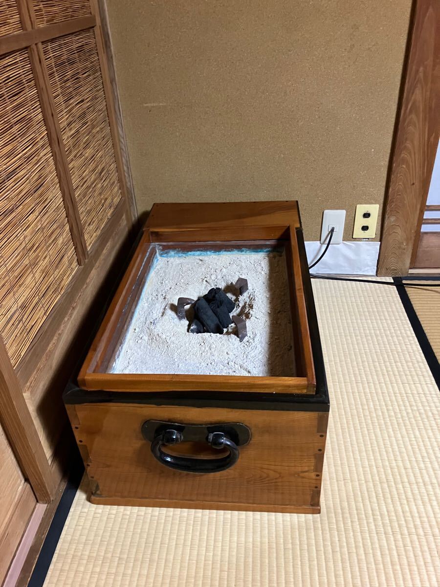 長火鉢 アンティーク 檜 五徳付 引き出し付 ガラス板付 職人の方に作って頂きました。骨董品_画像2