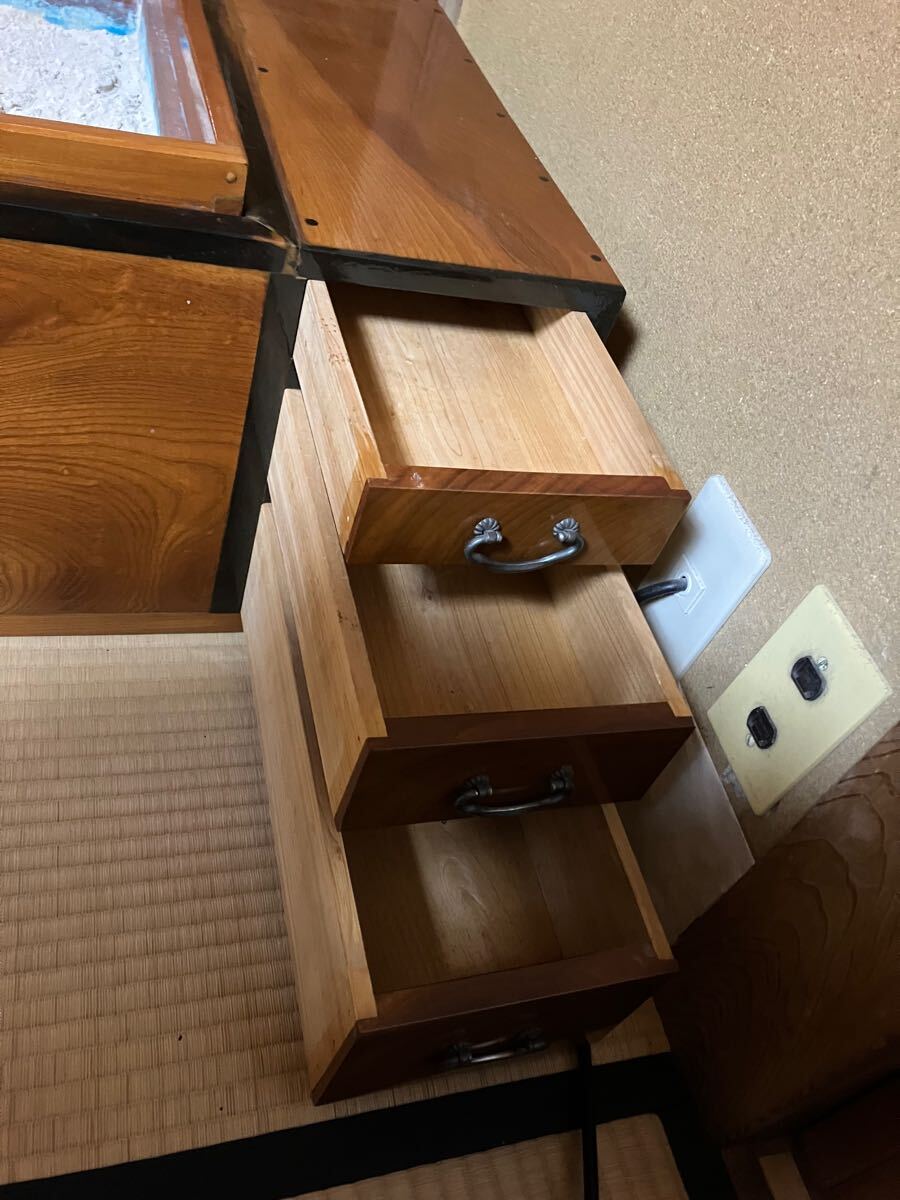 長火鉢 アンティーク 檜 五徳付 引き出し付 ガラス板付 職人の方に作って頂きました。骨董品_画像4