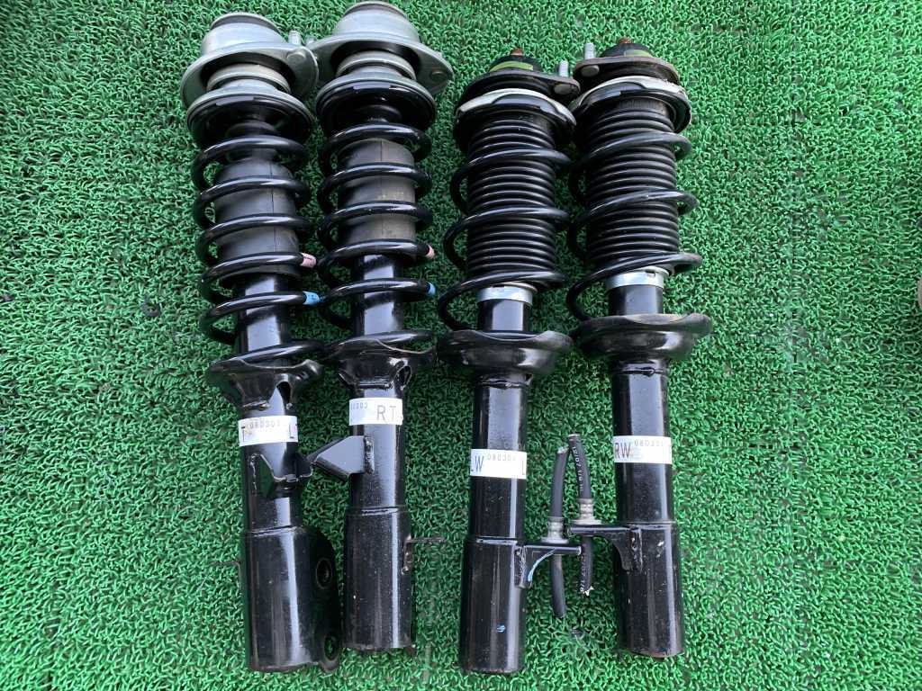 スバル R2 RC1/ RC2 R1 RJ1/RJ2 サスペンション ストラット リアショックアブソーバー左右 スプリング　バネ リア ストラット_画像1