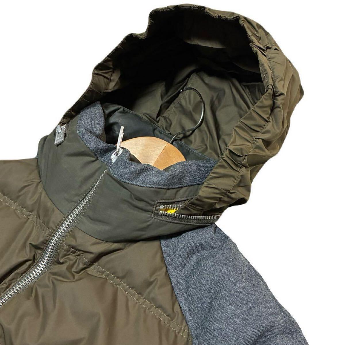 美品 Mサイズ相当 HUGO BOSS ヒューゴボス ダウンジャケット デニム切替 フード収納　ロゴワッペン カーキ 46 ダックダウン80% フェザー20%_画像4